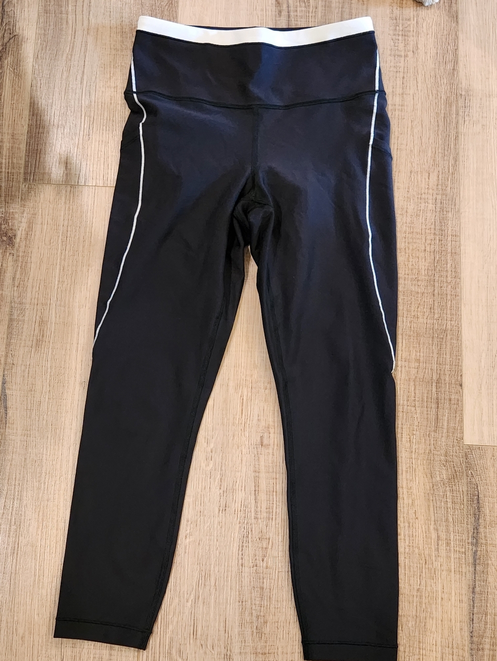Athleta Interval Stash Tipped 7/8 Tight Leggings Womens Small Black White Trim